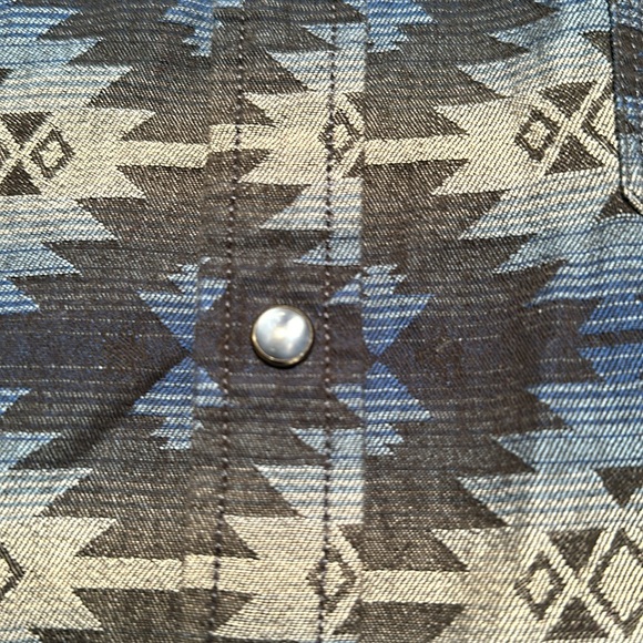 Moonshine Spirit By Brad Paisley Button Down Shirt - Picture 3 of 9